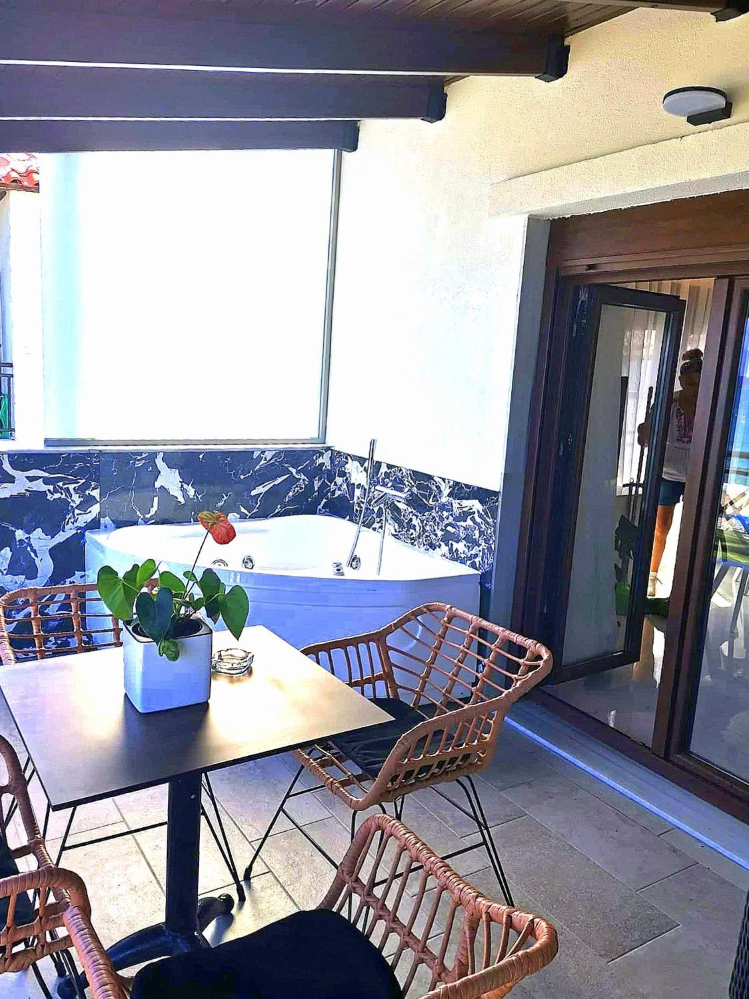 Lux Suite Sea Front Avra Pefkochori Exterior photo