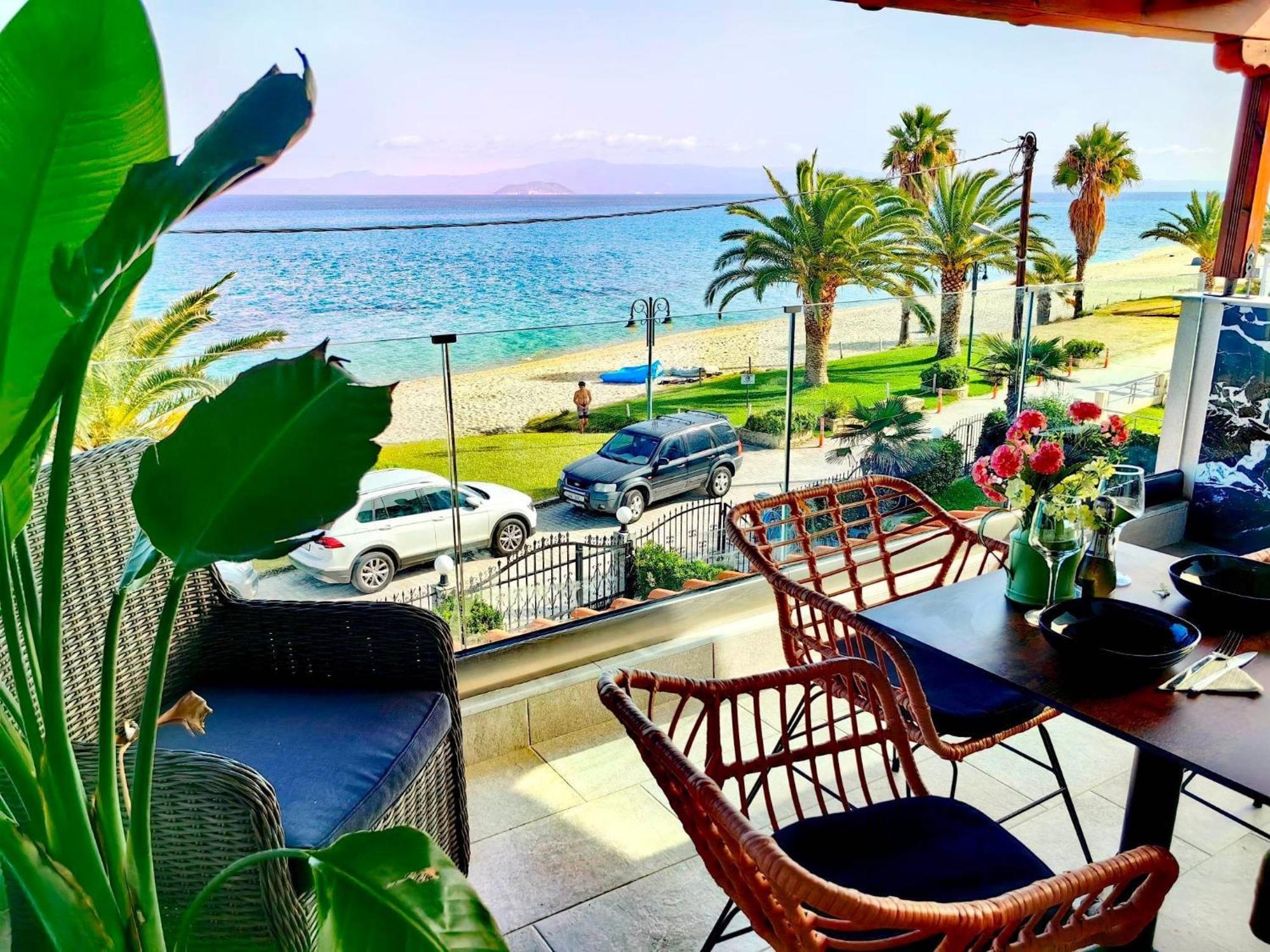 Lux Suite Sea Front Avra Pefkochori Exterior photo